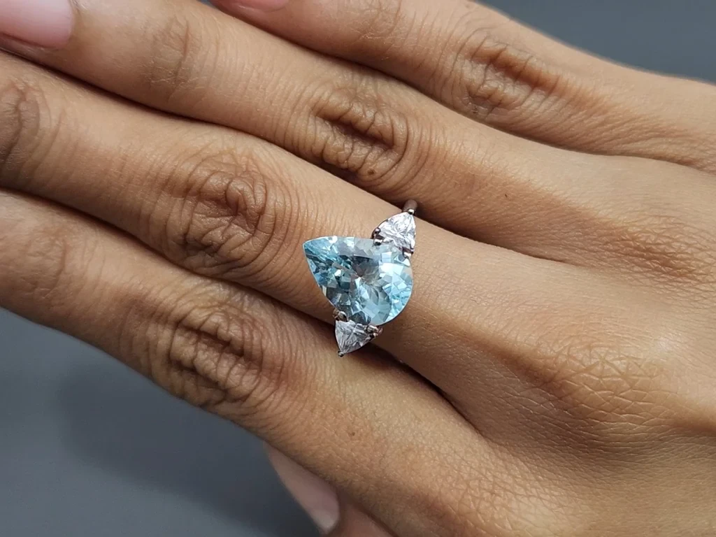 Аквамарин в огранке груша 3,86 карат, Мадагаскар  Изображение №5