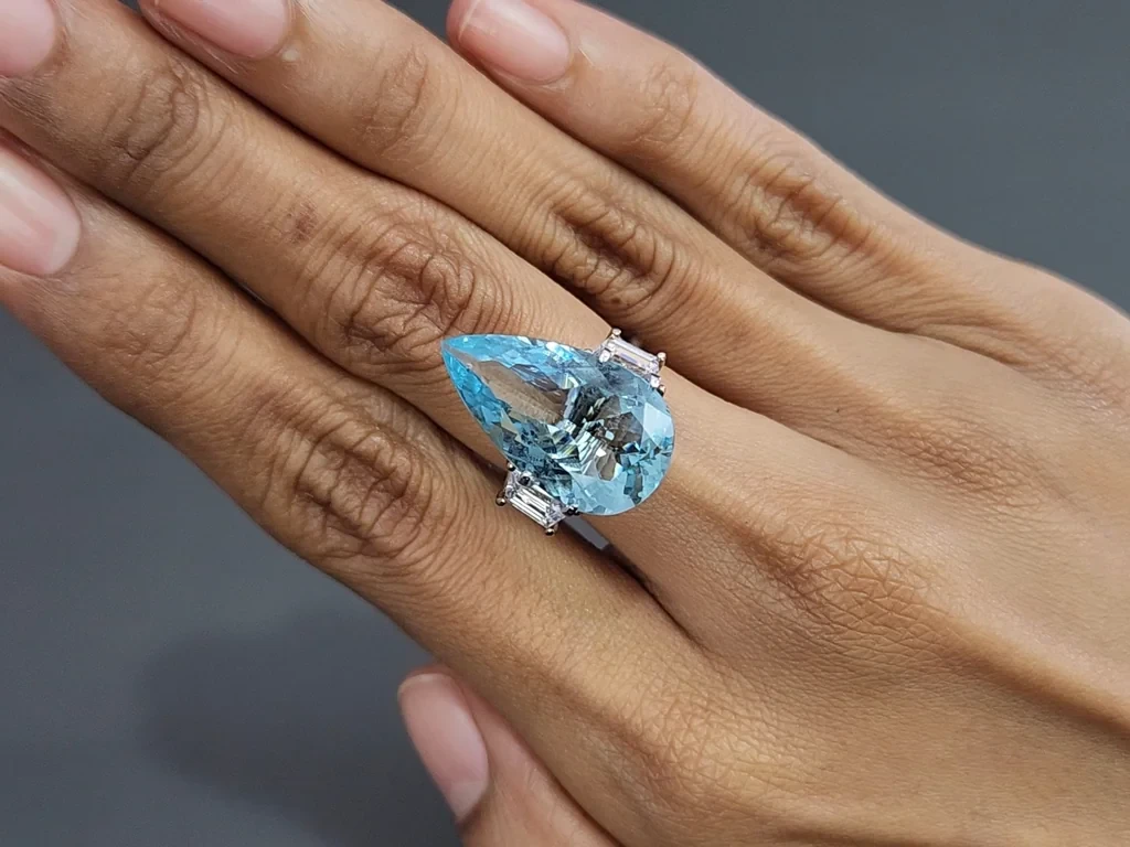 Аквамарин в огранке груша 10,74 карат, Мадагаскар Изображение №5