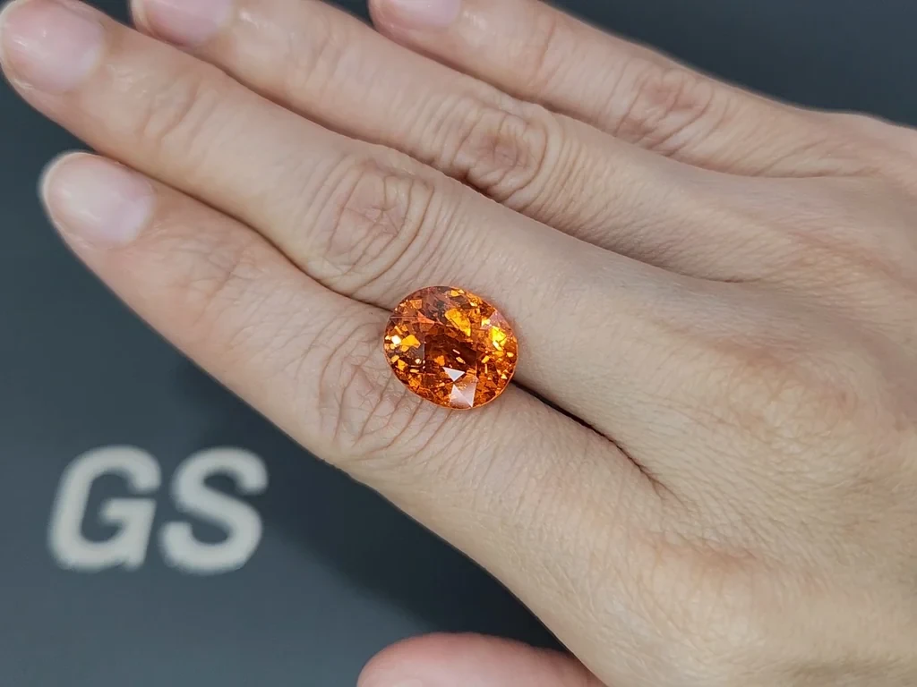 Гранат спессартин мандариновый  в огранке овал 10,12 карат, Африка Изображение №2