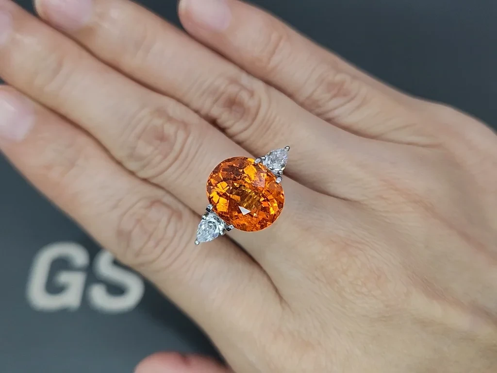 Гранат спессартин мандариновый  в огранке овал 10,12 карат, Африка Изображение №5