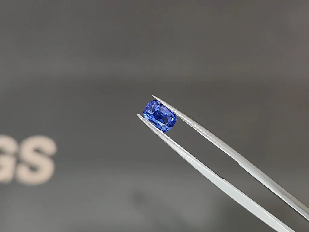 Сапфир Cornflower Blue в огранке кушон 1,02 карат, Шри-Ланка Изображение №3
