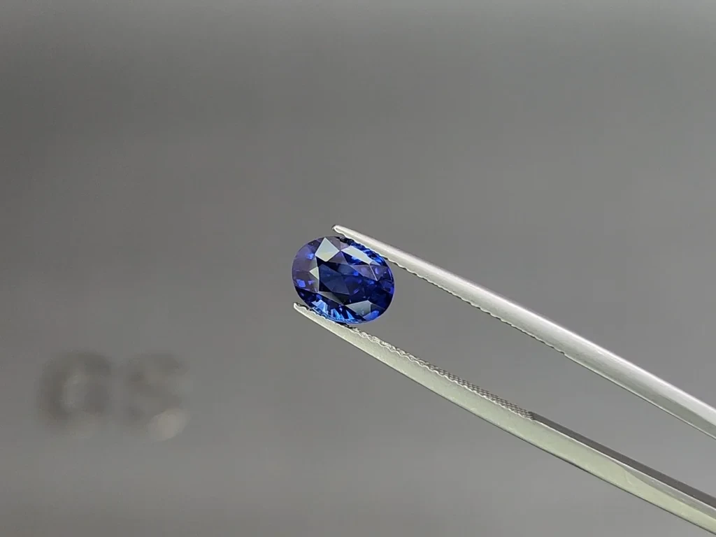 Сапфир Royal Blue в огранке овал 2,02 карат, Шри-Ланка  Изображение №3