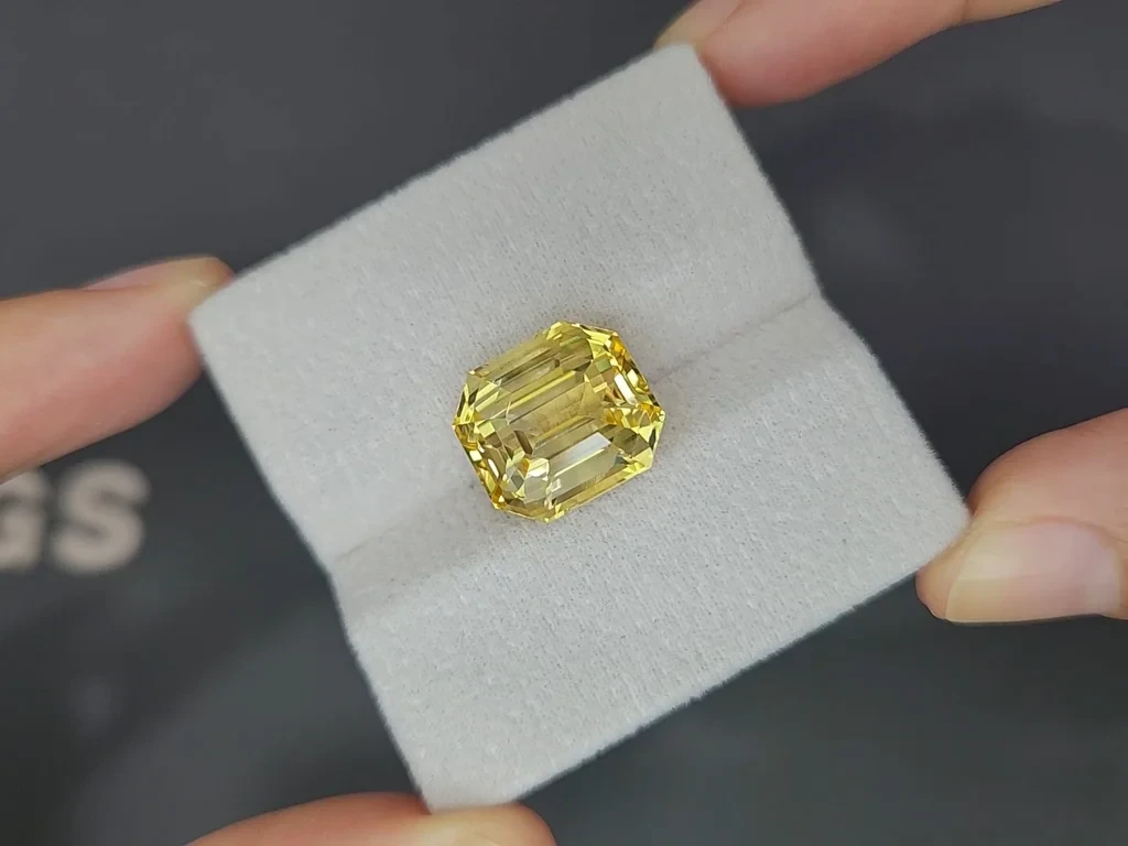 Негретый золотой Golden color сапфир в огранке октагон 15.04 карат, Шри-Ланка Изображение №4
