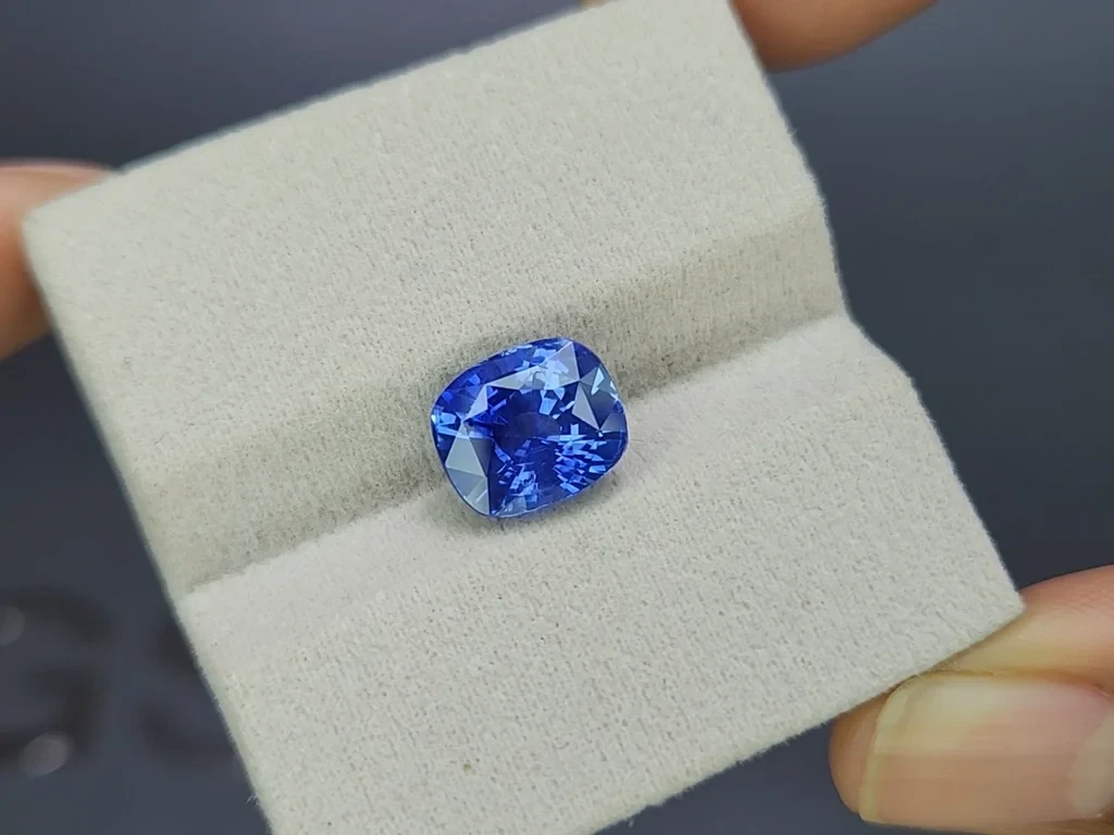 Негретый сапфир Cornflower Blue в огранке кушон 5,02 карат, Шри-Ланка Изображение №4
