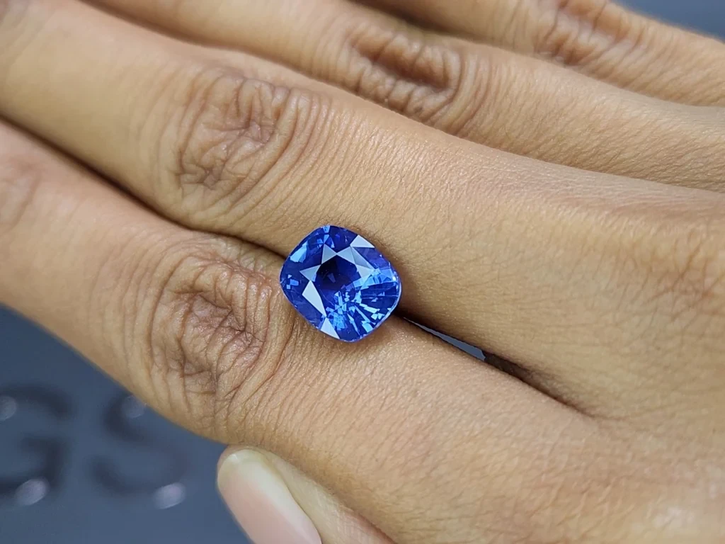 Негретый сапфир Cornflower Blue в огранке кушон 5,02 карат, Шри-Ланка Изображение №2