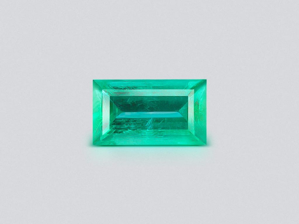 Колумбийский изумруд цвета Vivid Green в огранке багет 3,97 карат Изображение №1