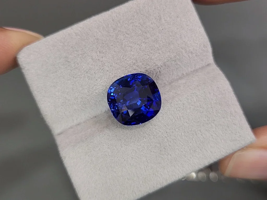 Синий сапфир цвета Royal Blue в огранке кушон 9,11 карата, Шри-Ланка  Изображение №4