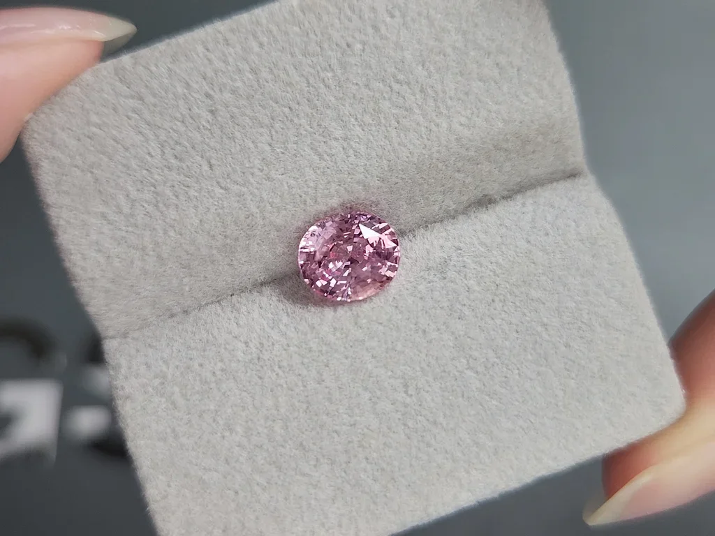 Негретый сапфир Baby Pink в огранке овал 2,06 карата, Мадагаскар Изображение №4