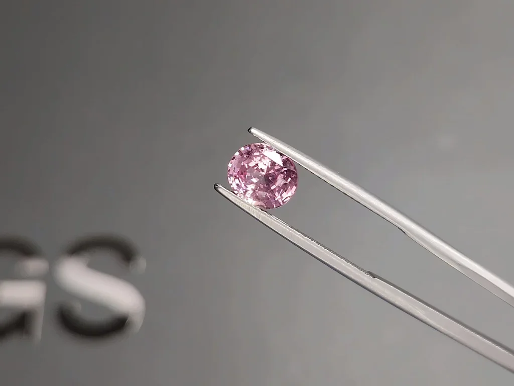 Негретый сапфир Baby Pink в огранке овал 2,06 карата, Мадагаскар Изображение №3