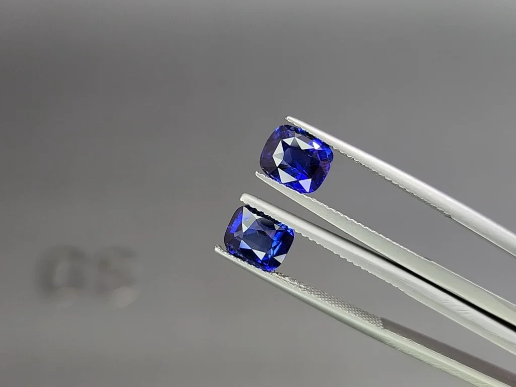 Пара сапфиров Royal Blue в огранке кушон 4.10 карат, Шри-Ланка Изображение №3