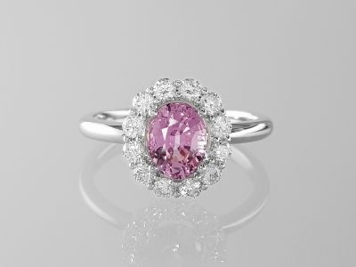 Кольцо с природным розовым сапфиром 1,35 карат и бриллиантами в белом золоте 750 пробы photo