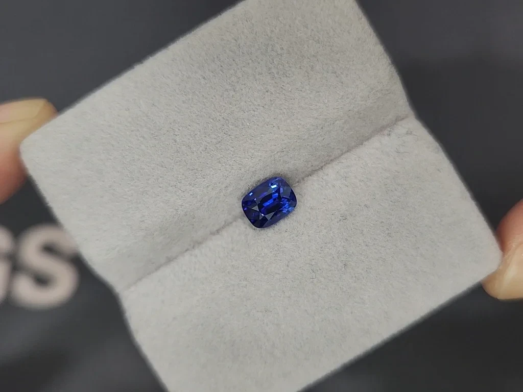 Сапфир Royal Blue в огранке кушон1,04 карат, Шри-Ланка  Изображение №4