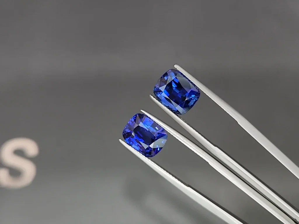 Пара сапфиров Royal Blue в огранке кушон 11,69 карат, Шри-Ланка Изображение №3