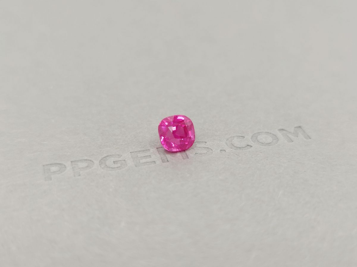 Неоновая розовая шпинель Махенге 2,10 карата фото №3