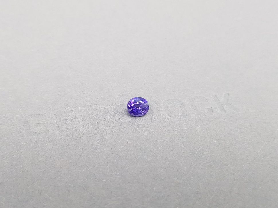 Яркий фиолетовый сапфир в огранке овал 0,55 карат, Шри-Ланка Изображение №2