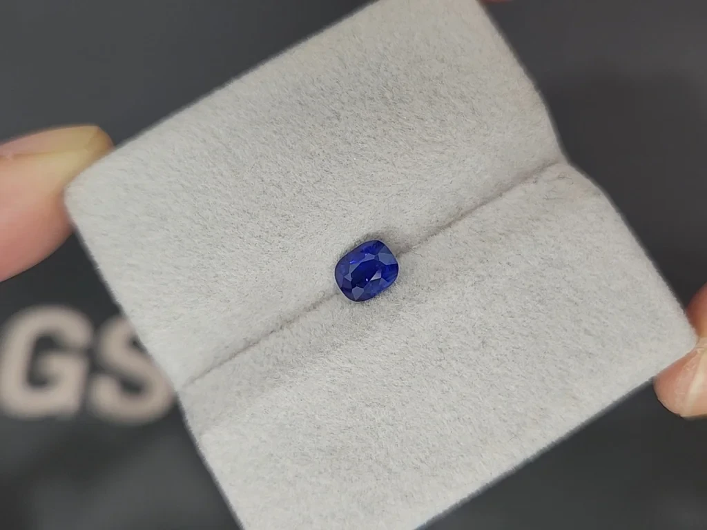 Сапфир Royal Blue в огранке кушон 0,80 карат, Шри-Ланка  Изображение №4