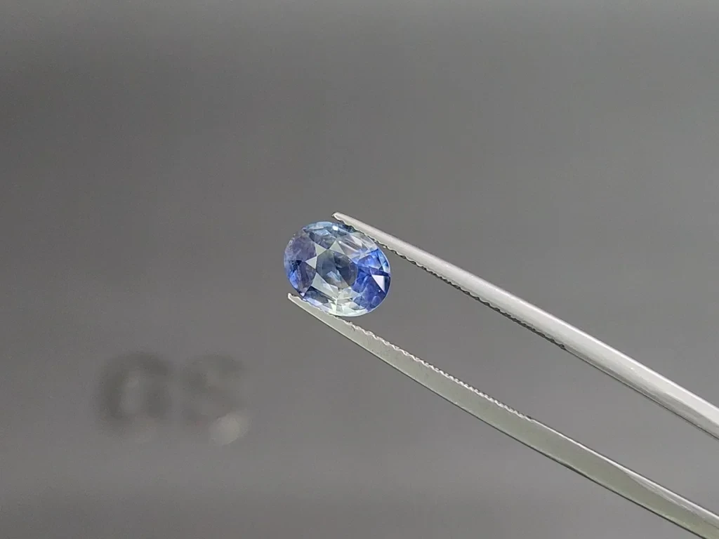 Негретый сапфир Bi-color в огранке овал 2.22 карат, Шри-Ланка Изображение №3