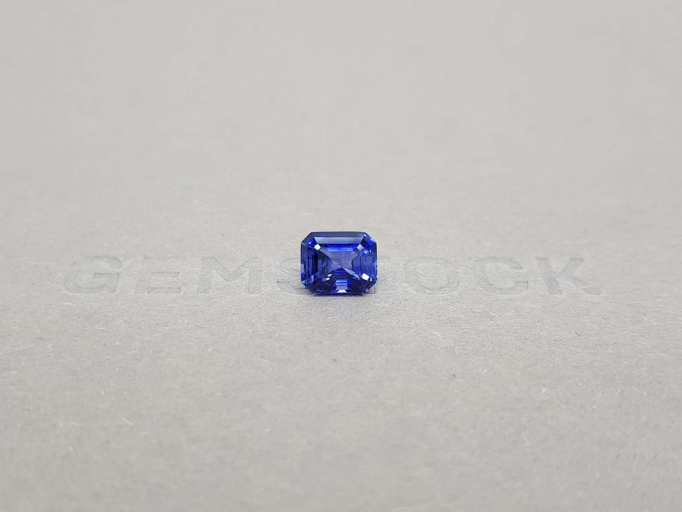 Синий цейлонский сапфир в огранке октагон 1,64 карата Изображение №1