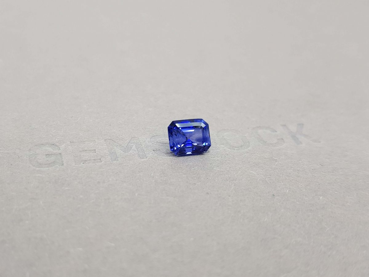 Синий цейлонский сапфир в огранке октагон 1,64 карата фото №2