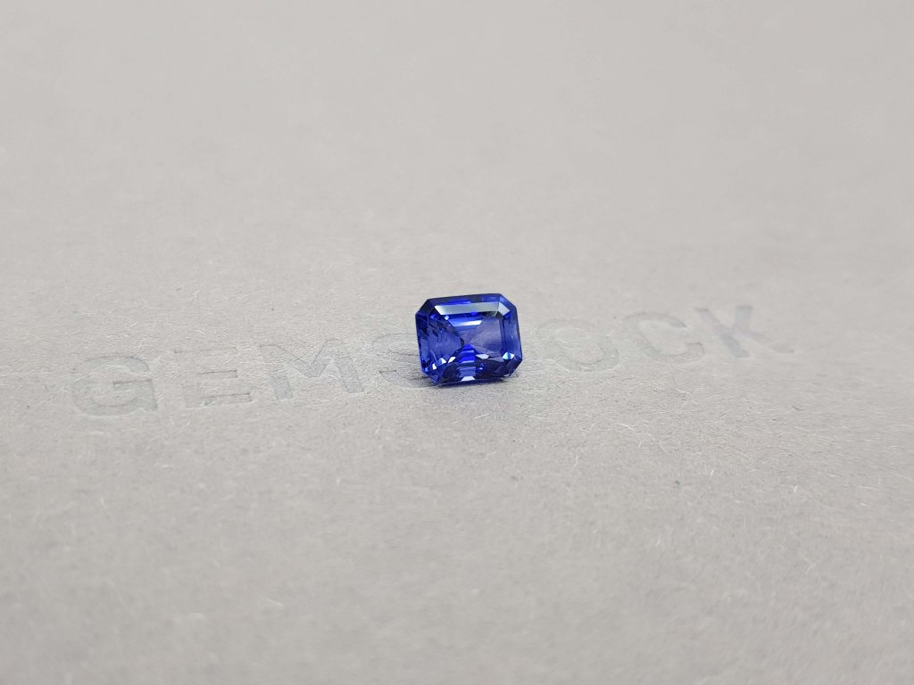 Синий цейлонский сапфир в огранке октагон 1,64 карата Изображение №2