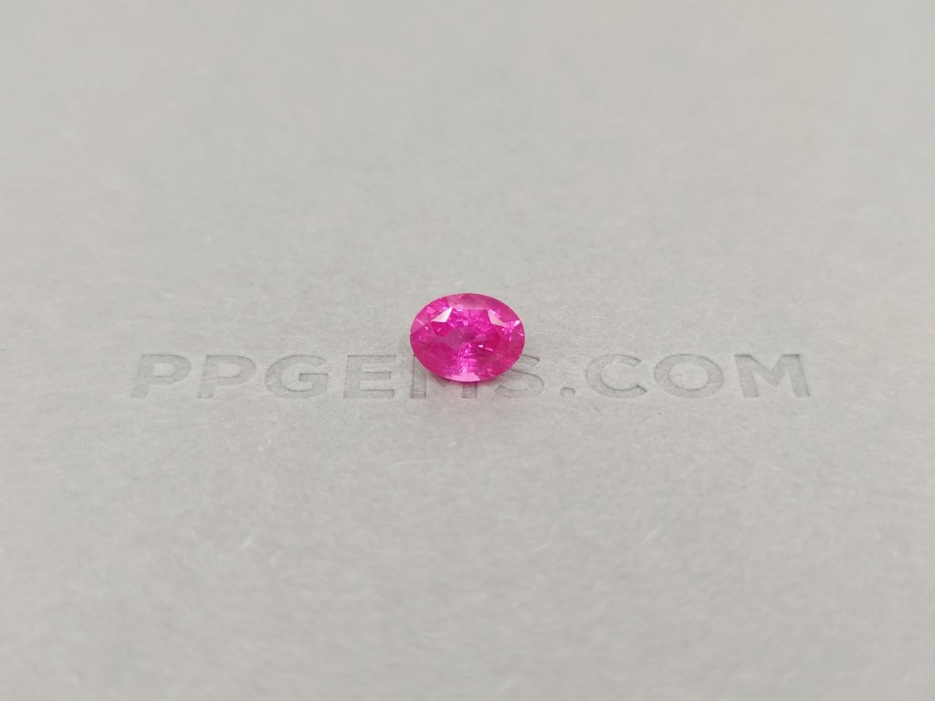 Шпинель Махенге неонового розового цвета 2,07 карата Изображение №1