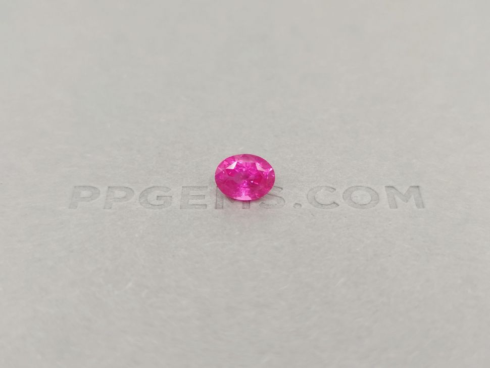 Шпинель Махенге неонового розового цвета 2,07 карата Изображение №1