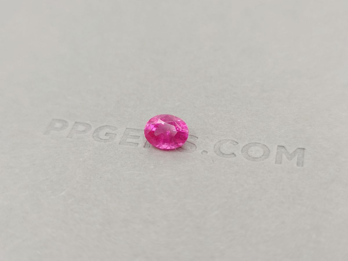 Шпинель Махенге неонового розового цвета 2,07 карата фото №2