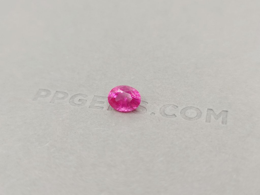 Шпинель Махенге неонового розового цвета 2,07 карата Изображение №2