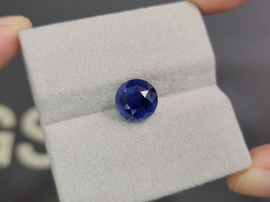 Негретый сапфир Royal Blue в огранке круг 5,29 карата, Шри-Ланка Изображение №4