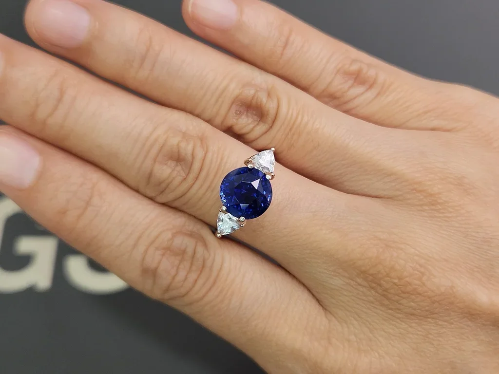 Негретый сапфир Royal Blue в огранке круг 5,29 карата, Шри-Ланка Изображение №5