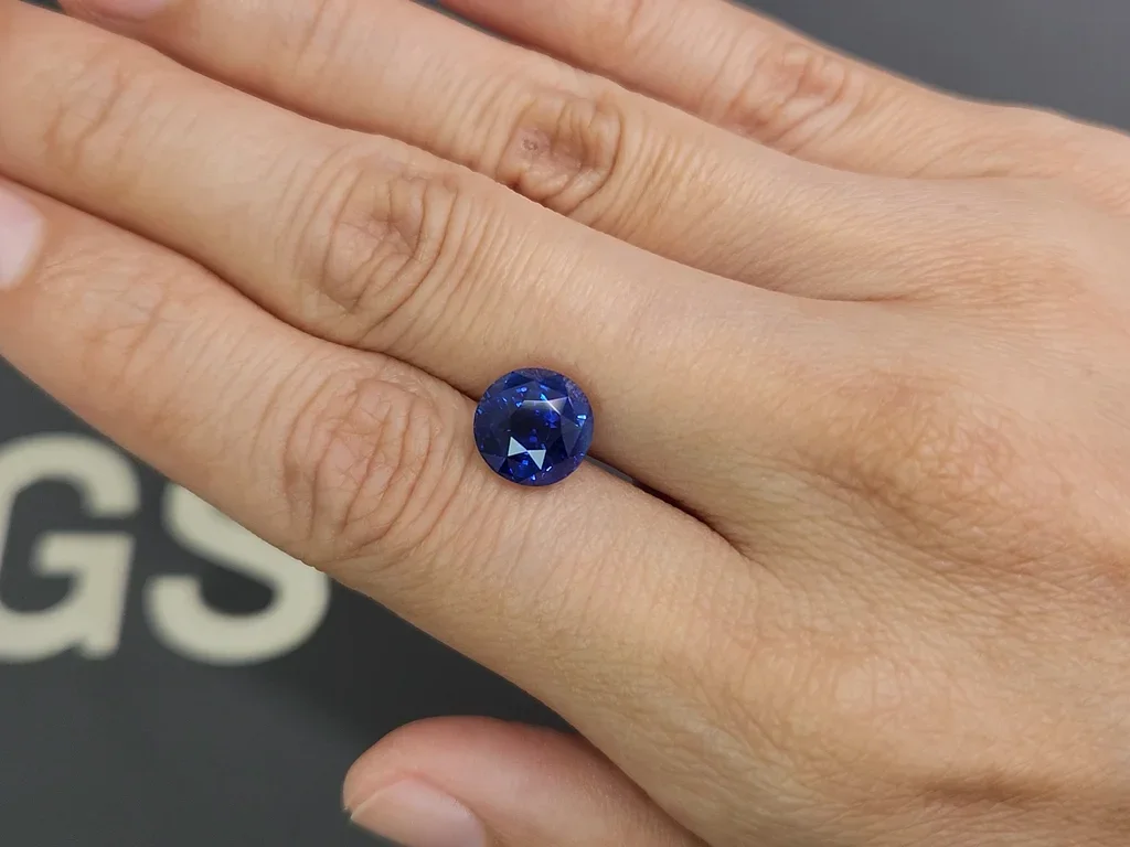 Негретый сапфир Royal Blue в огранке круг 5,29 карата, Шри-Ланка Изображение №2