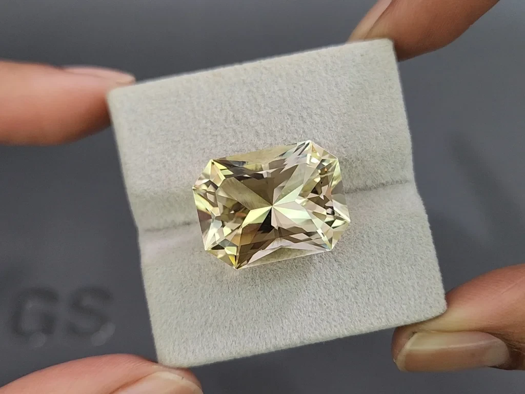 Цитрин в высокоточной огранке радиант 18,79 карат, Африка Изображение №4