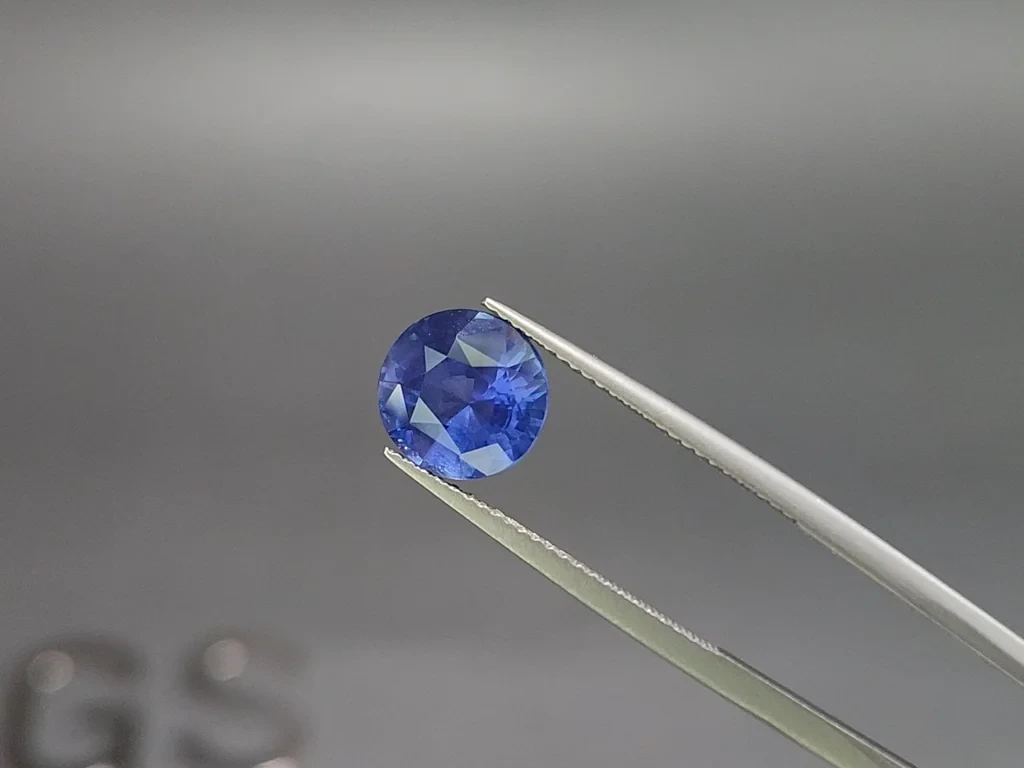 Негретый сапфир Cornflower Blue в огранке овал 4,08 карат, Шри-Ланка Изображение №3