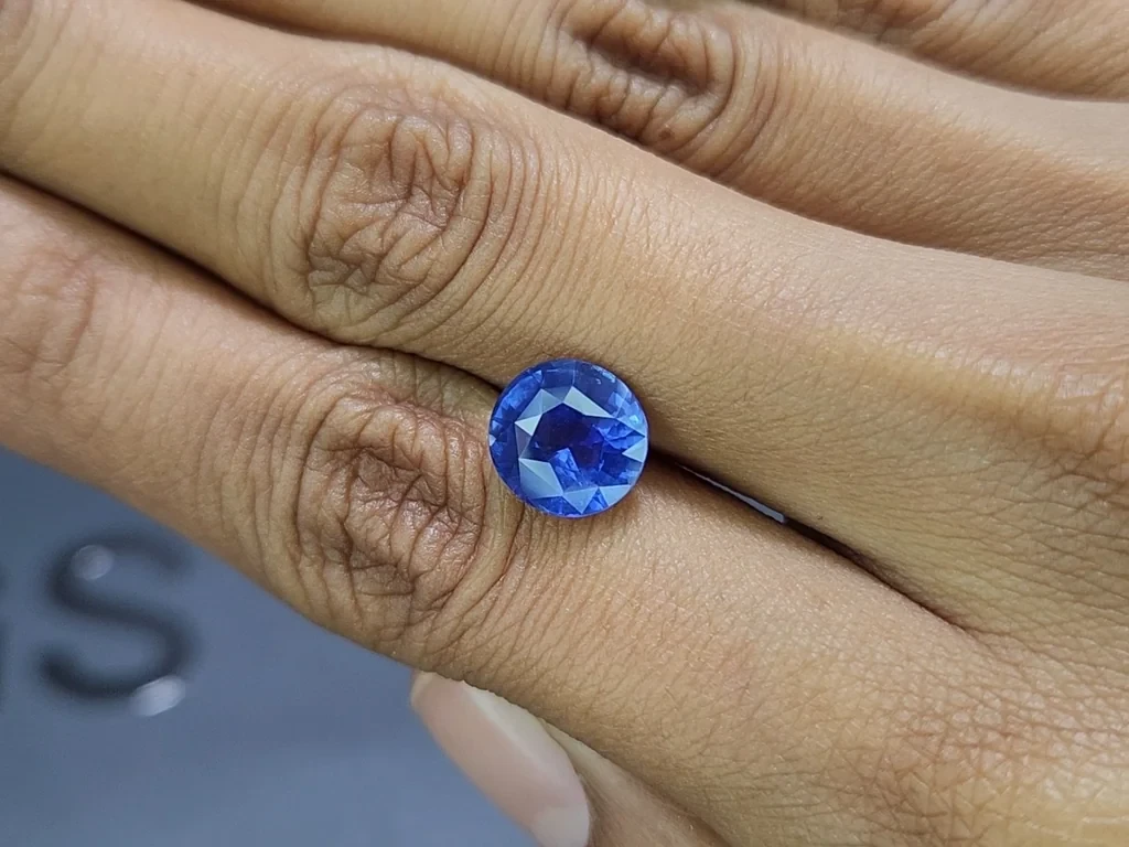 Негретый сапфир Cornflower Blue в огранке овал 4,08 карат, Шри-Ланка Изображение №2