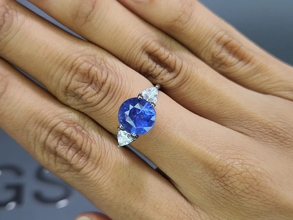 Негретый сапфир Cornflower Blue в огранке овал 4,08 карат, Шри-Ланка Изображение №5