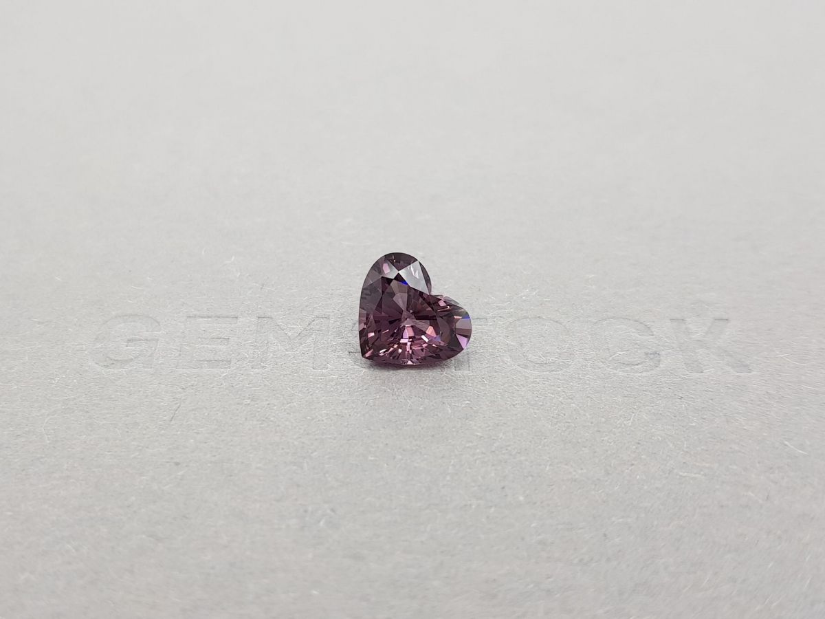 Насыщенная пурпурная шпинель в огранке сердце 2,39 карата, Бирма фото №1