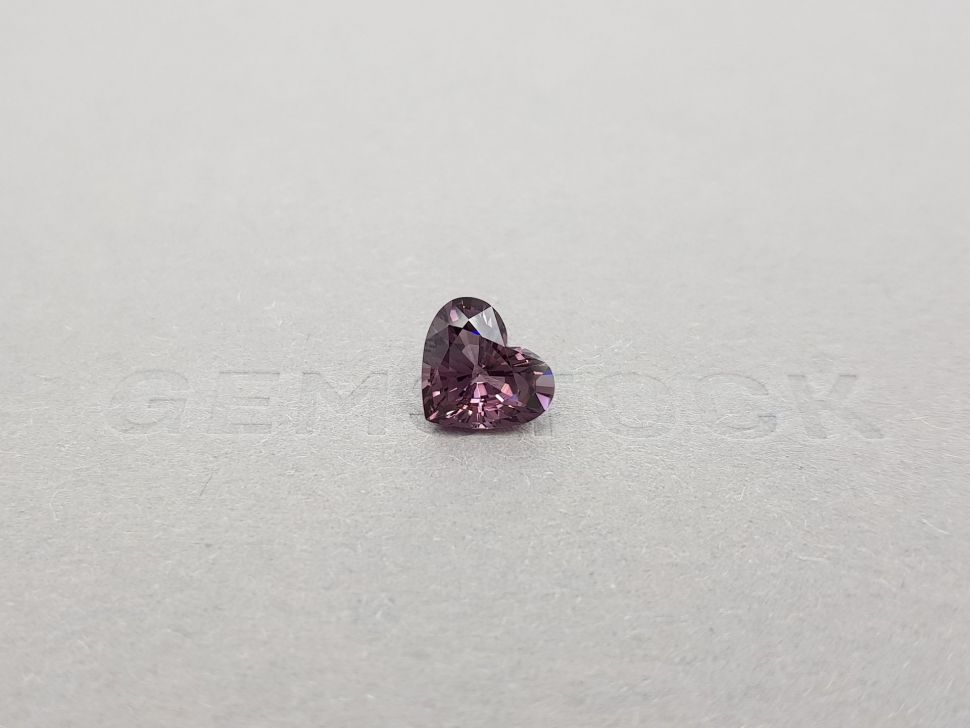 Насыщенная пурпурная шпинель в огранке сердце 2,39 карата, Бирма Изображение №1