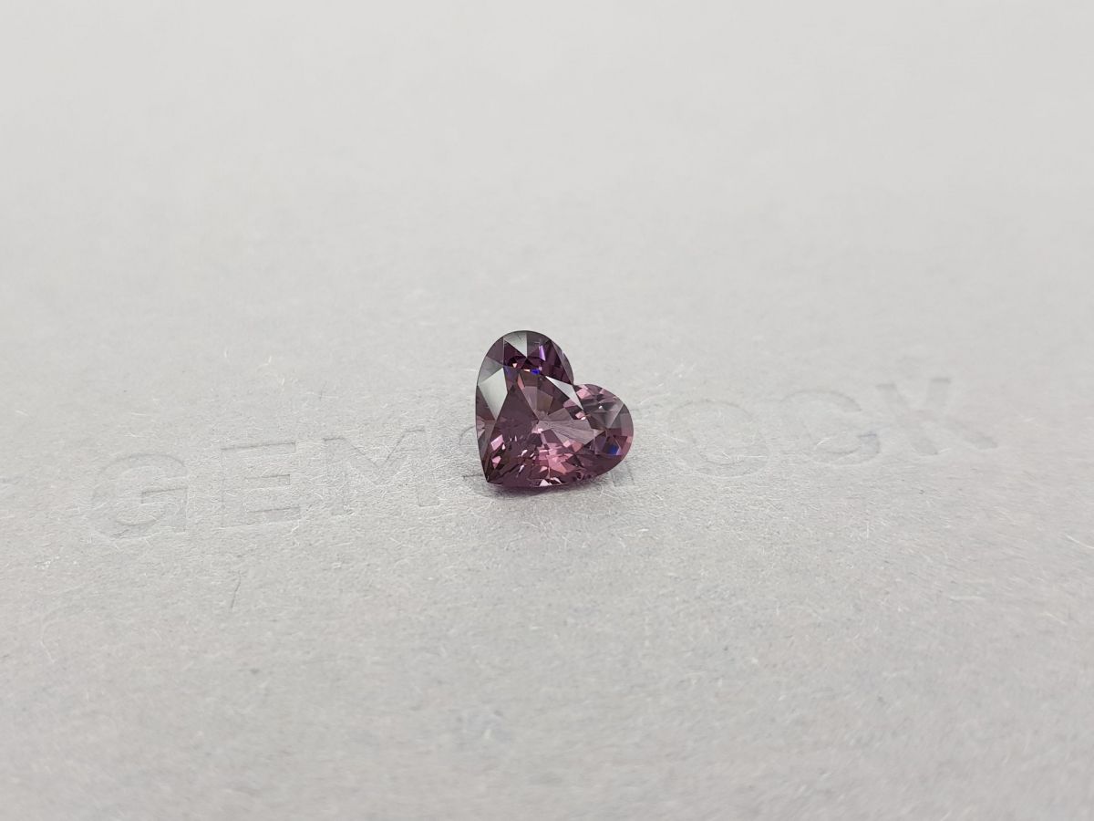 Насыщенная пурпурная шпинель в огранке сердце 2,39 карата, Бирма фото №2