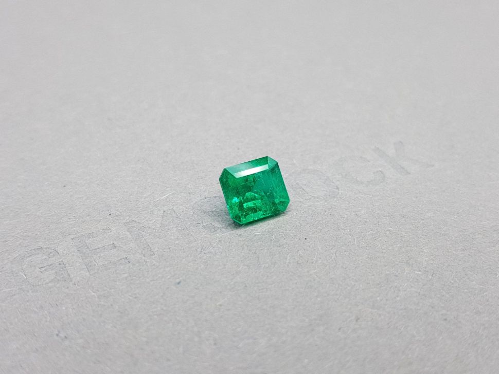 Яркий колумбийский изумруд 1,38 карат Muzo Green Изображение №2