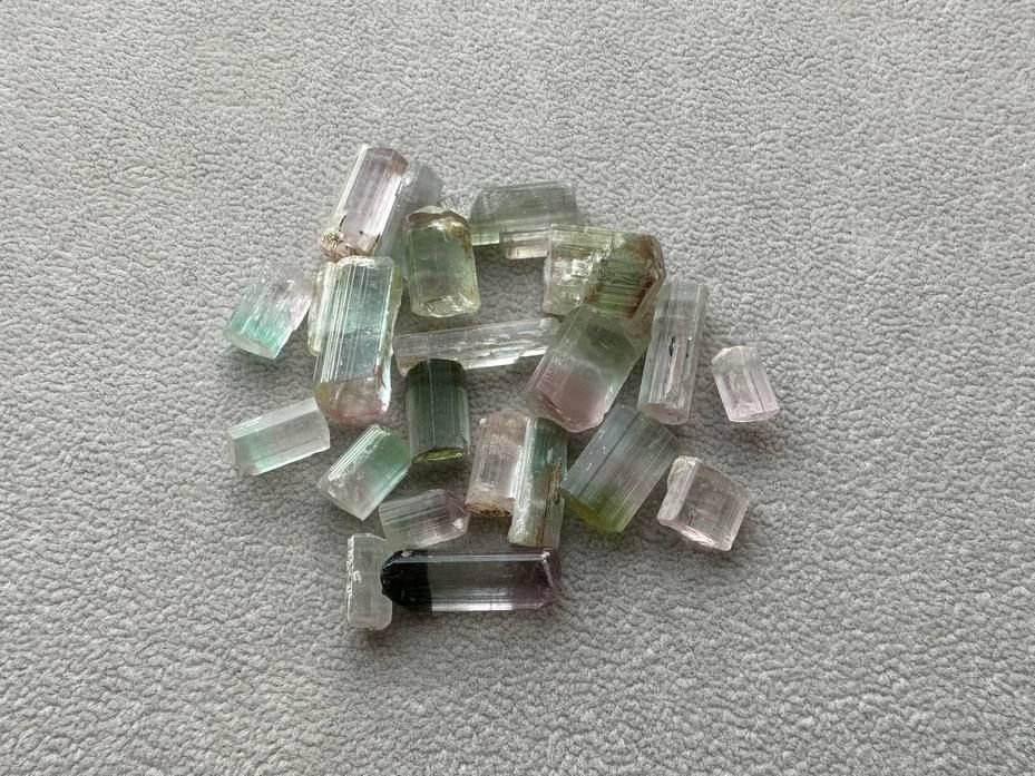 Lot #4 Raw Bi-color Tourmalines from Afghanistan 106.28 ct 20 pcs Изображение №1
