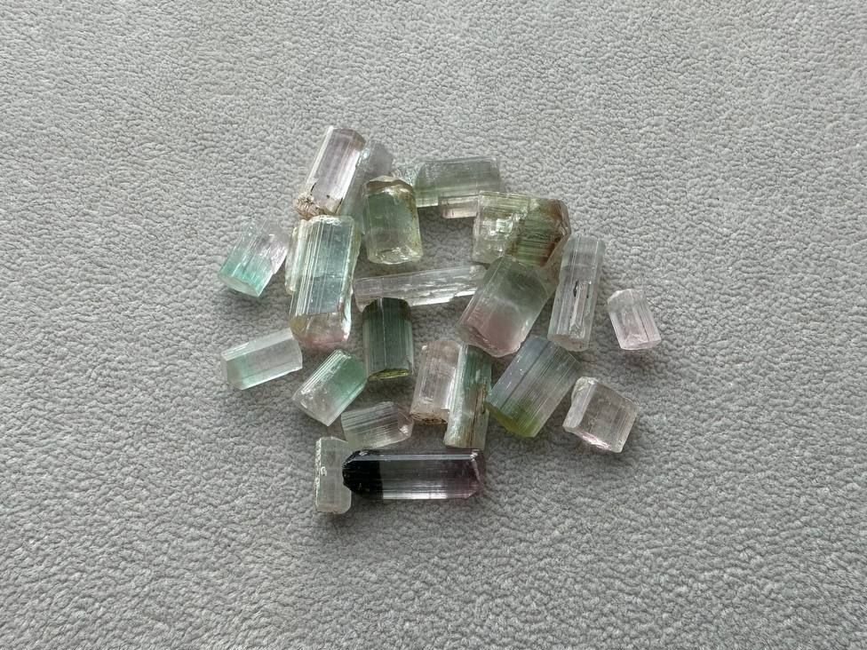 Lot #4 Raw Bi-color Tourmalines from Afghanistan 106.28 ct 20 pcs Изображение №3