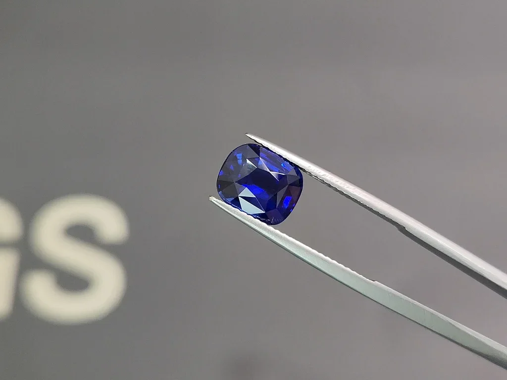 Негретый сапфир Royal Blue в огранке кушон 4,05 карата, Шри-Ланка Изображение №3