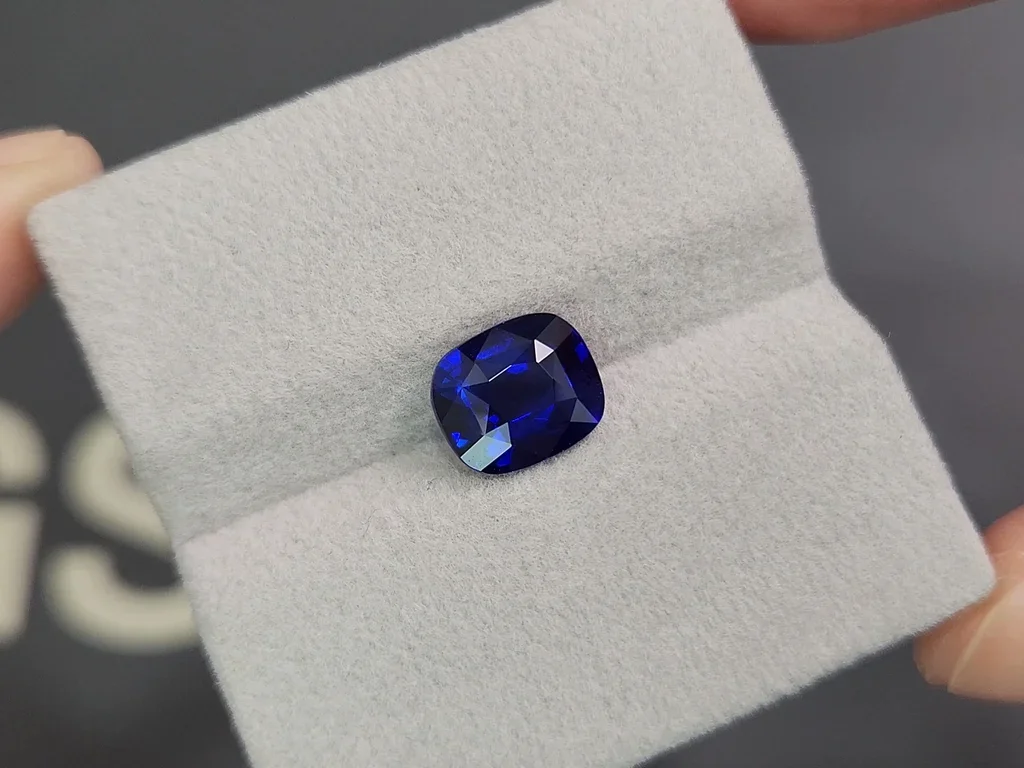 Негретый сапфир Royal Blue в огранке кушон 4,05 карата, Шри-Ланка Изображение №4