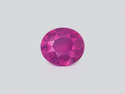 Негретый сапфир Hot Pink с эффектом рутилового шелка в огранке овал 2,02 карата, Шри-Ланка photo
