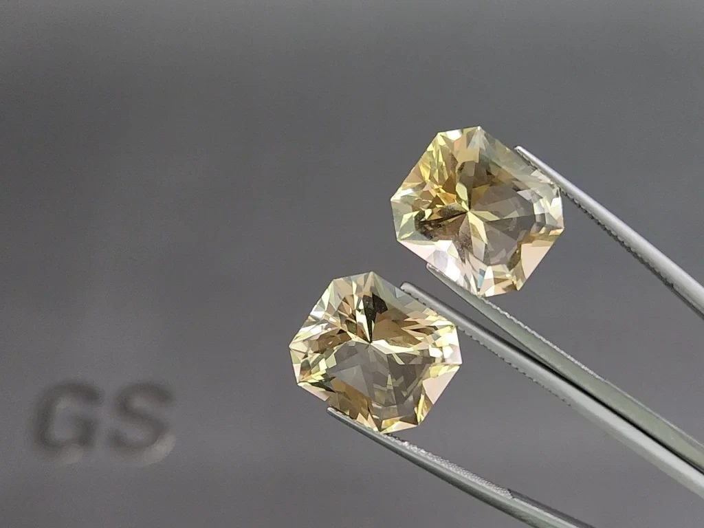 Пара цитринов в высокоточной огранке радиант 18,65 карат, Африка Изображение №3