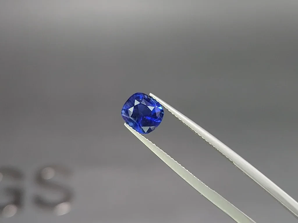 Негретый сапфир Royal Blue в огранке кушон 2,52  карат, Шри-Ланка Изображение №3