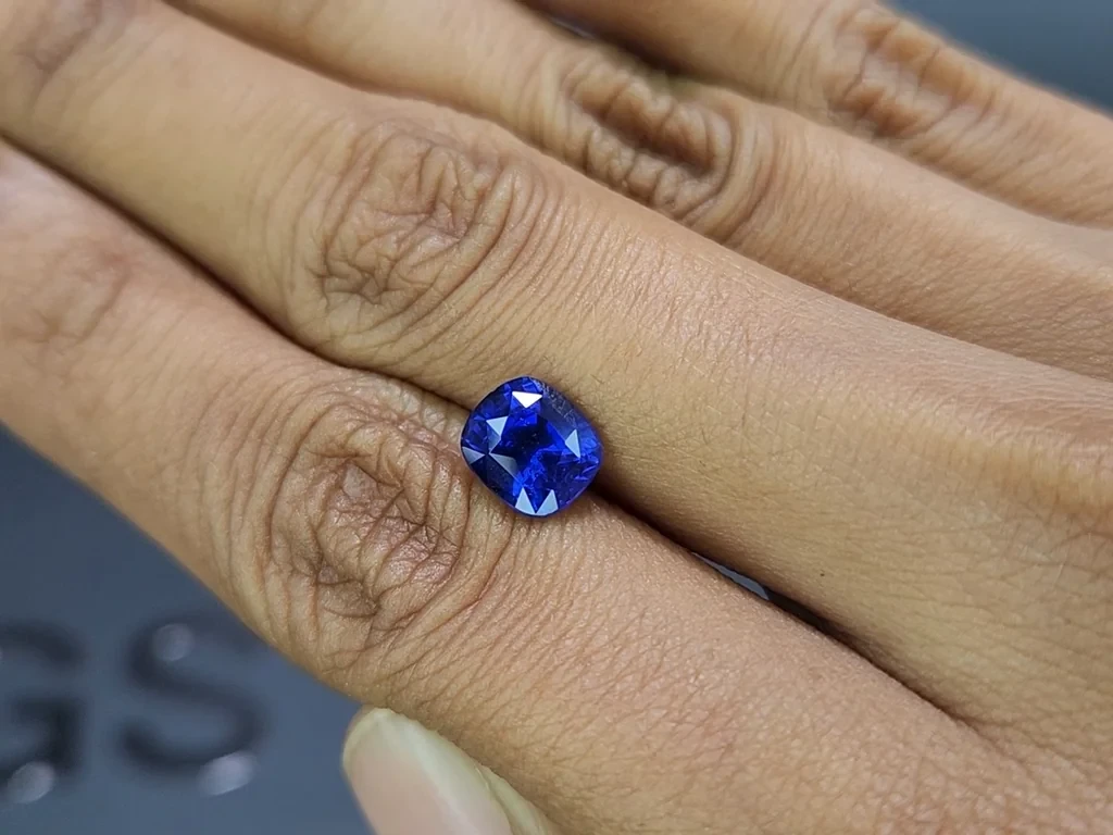 Негретый сапфир Royal Blue в огранке кушон 2,52  карат, Шри-Ланка Изображение №2