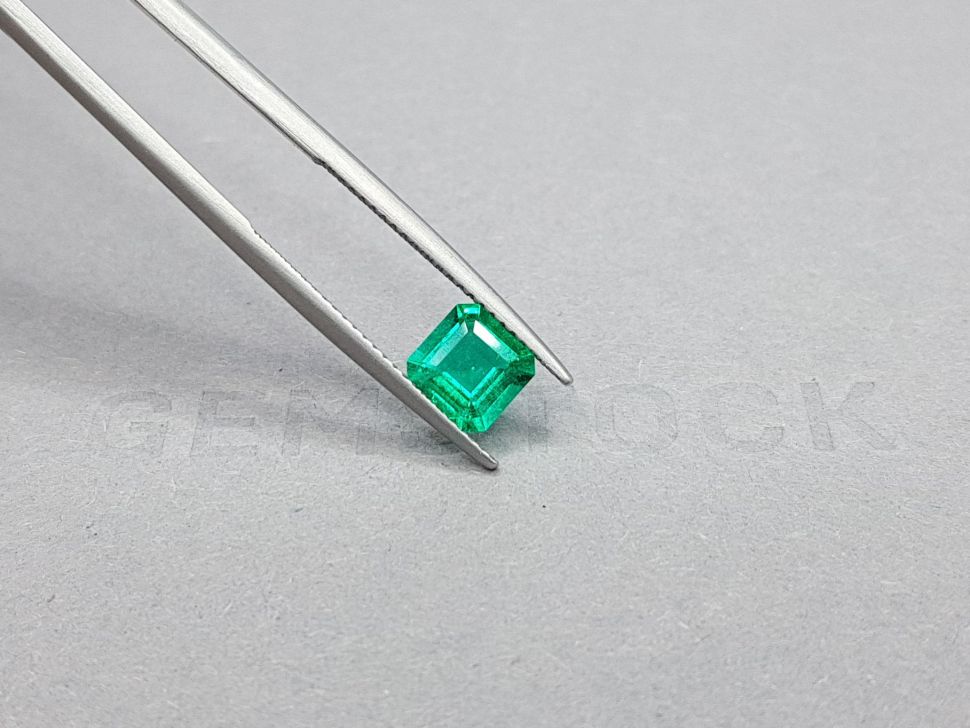 Колумбийский изумруд Vivid Muzo Green 1,04 карата Изображение №4