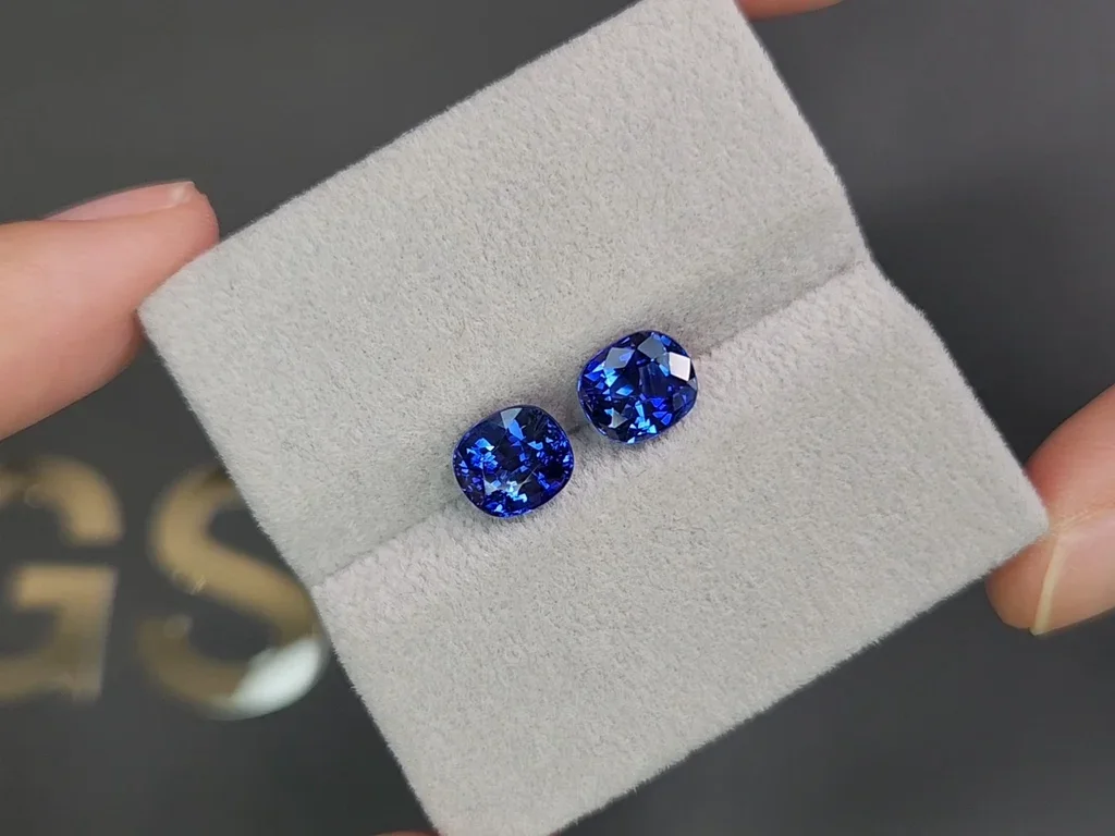 Пара синих сапфиров цвета Royal Blue в огранке овал 4,13 карата, Шри-Ланка Изображение №4