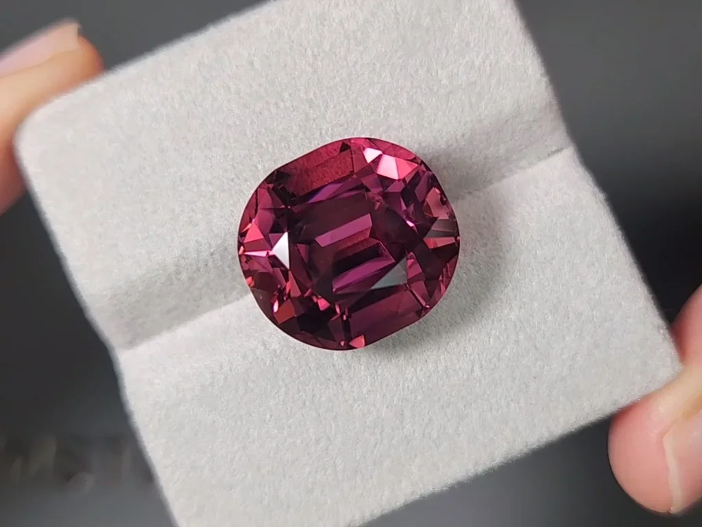 Крупный турмалин рубелит 19,45 карата в огранке кушон, Нигерия Изображение №4